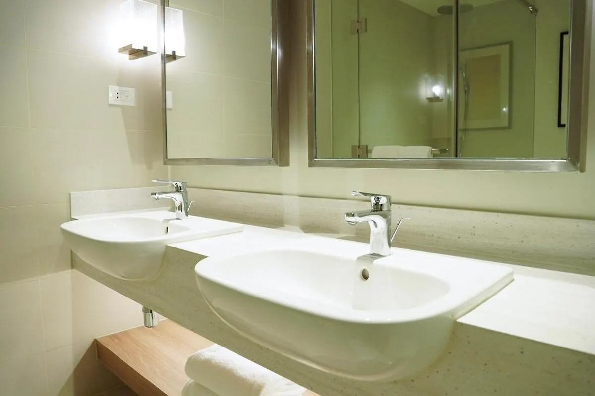 Apartment Standard Rockwell Skylineview Twin By Premiumstayph Manila
