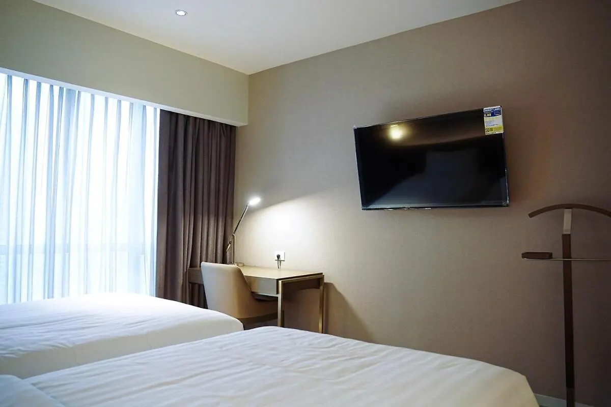 Apartment Standard Rockwell Skylineview Twin By Premiumstayph Manila