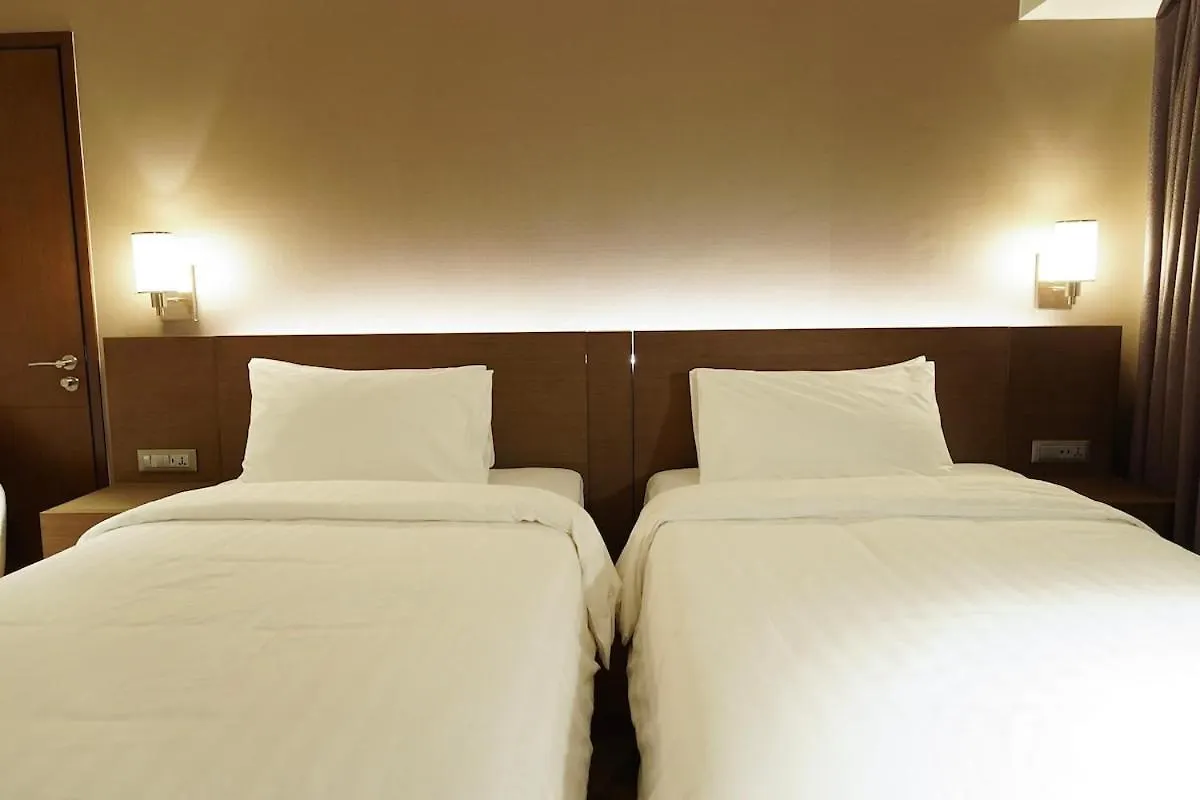 Standard Rockwell Skylineview Twin By Premiumstayph Manila Apartment
